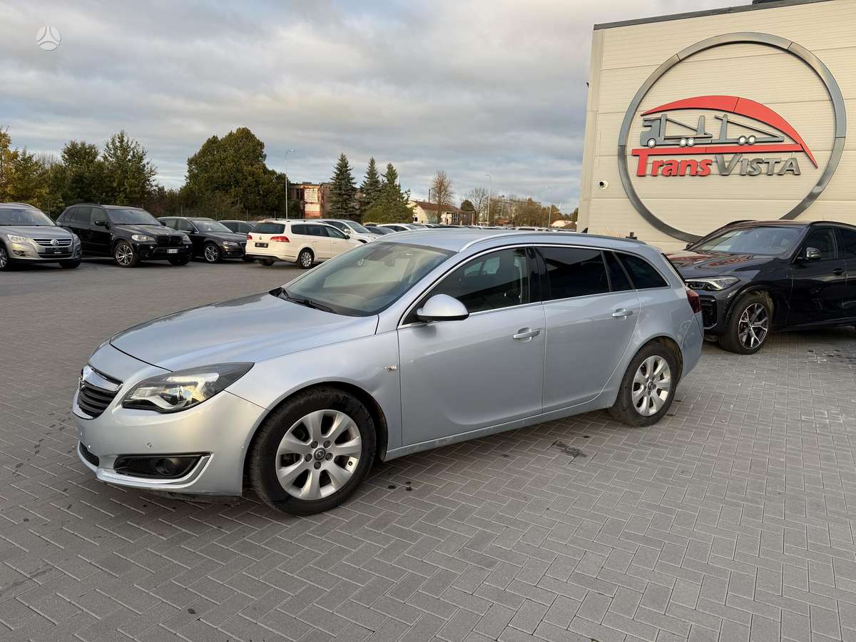 Opel Insignia 2015 — вигляд ззаду