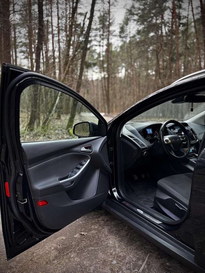 Ford Focus 2011 — фото 10