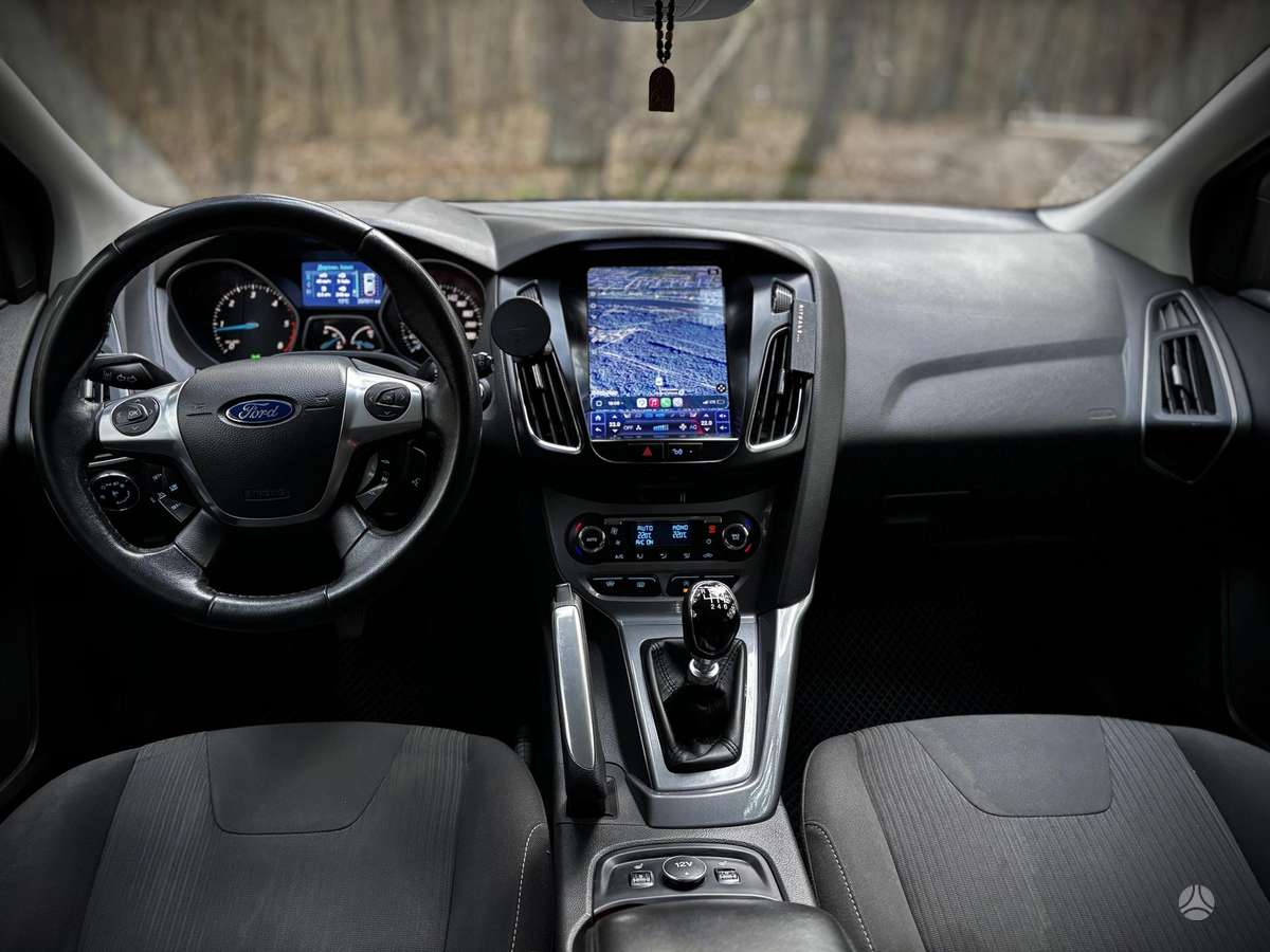 Ford Focus 2011 — фото 16
