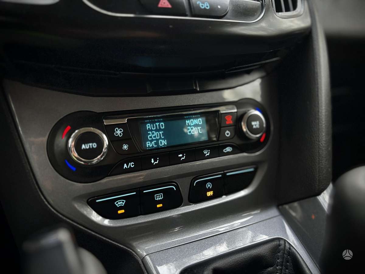 Ford Focus 2011 — фото 18