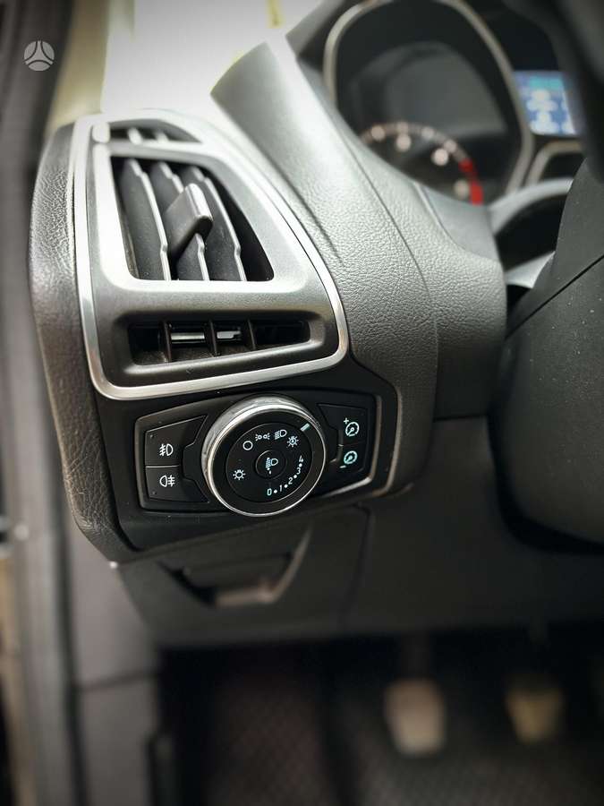 Ford Focus 2011 — фото 19