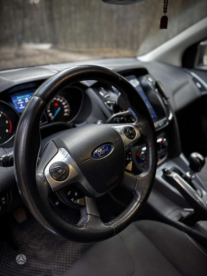 Ford Focus 2011 — фото 20