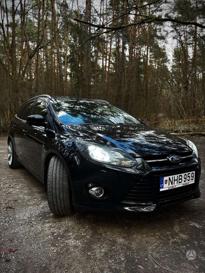 Ford Focus 2011 — салон