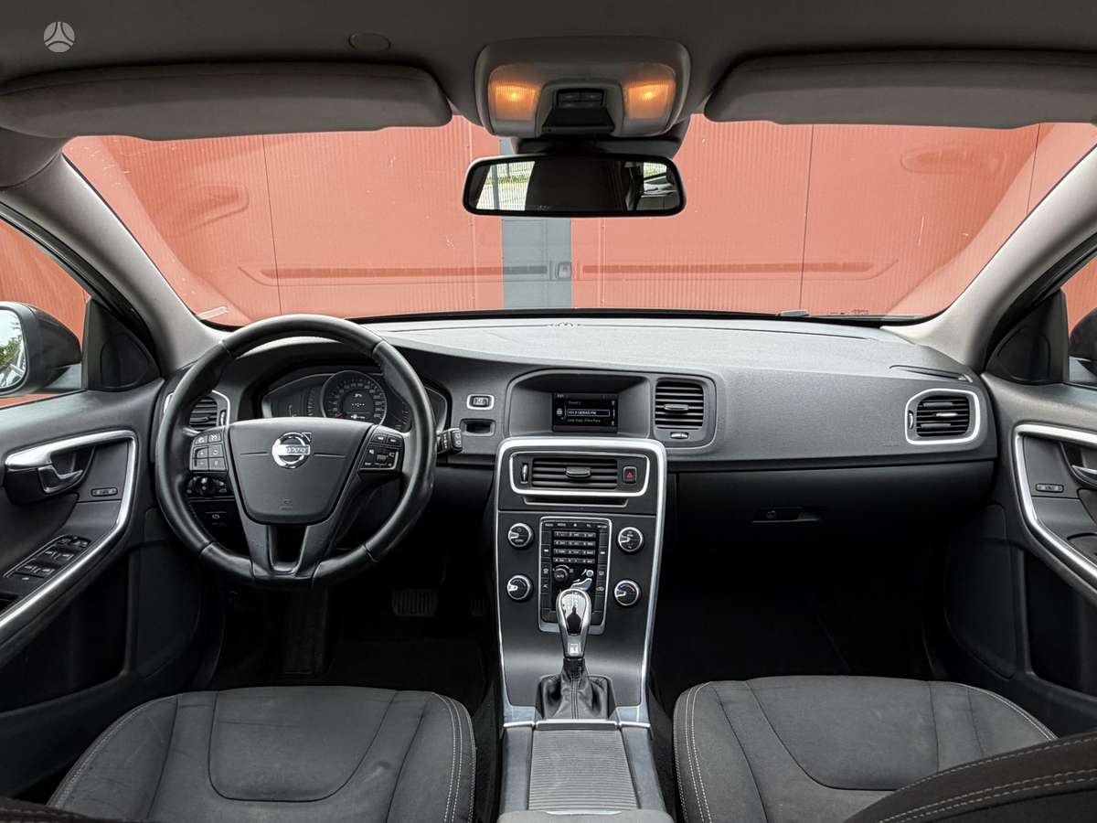 Volvo V60 2015 — photo 12