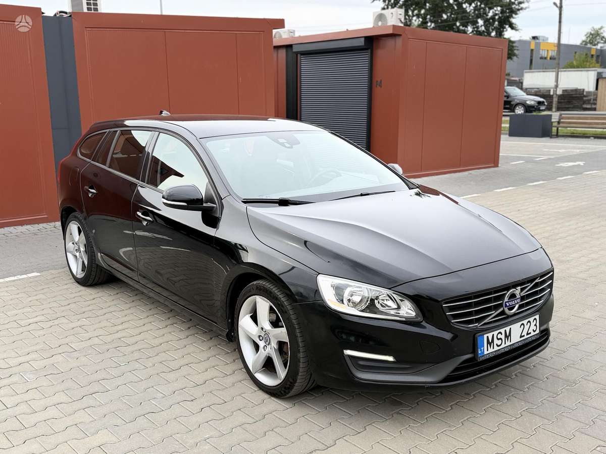 Volvo V60 2015 — rear view