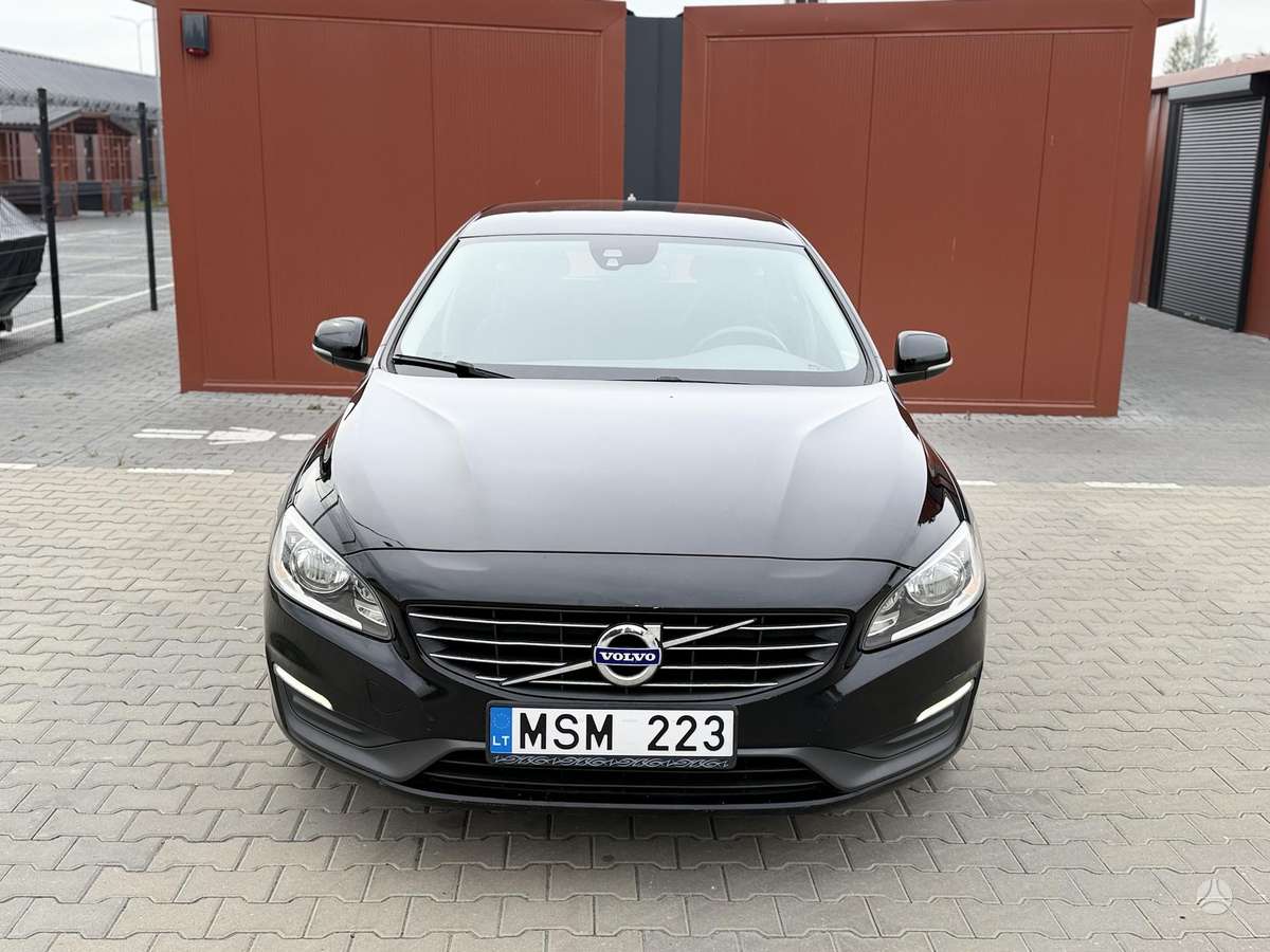 Volvo V60 2015 — interior