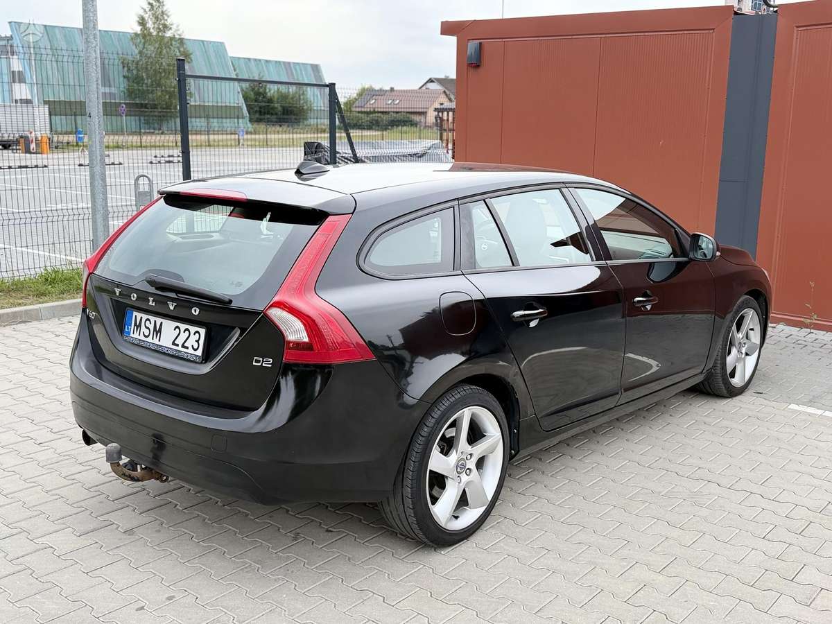 Volvo V60 2015 — photo 6