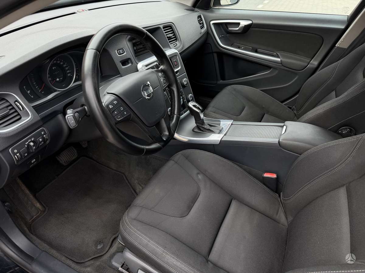 Volvo V60 2015 — photo 7