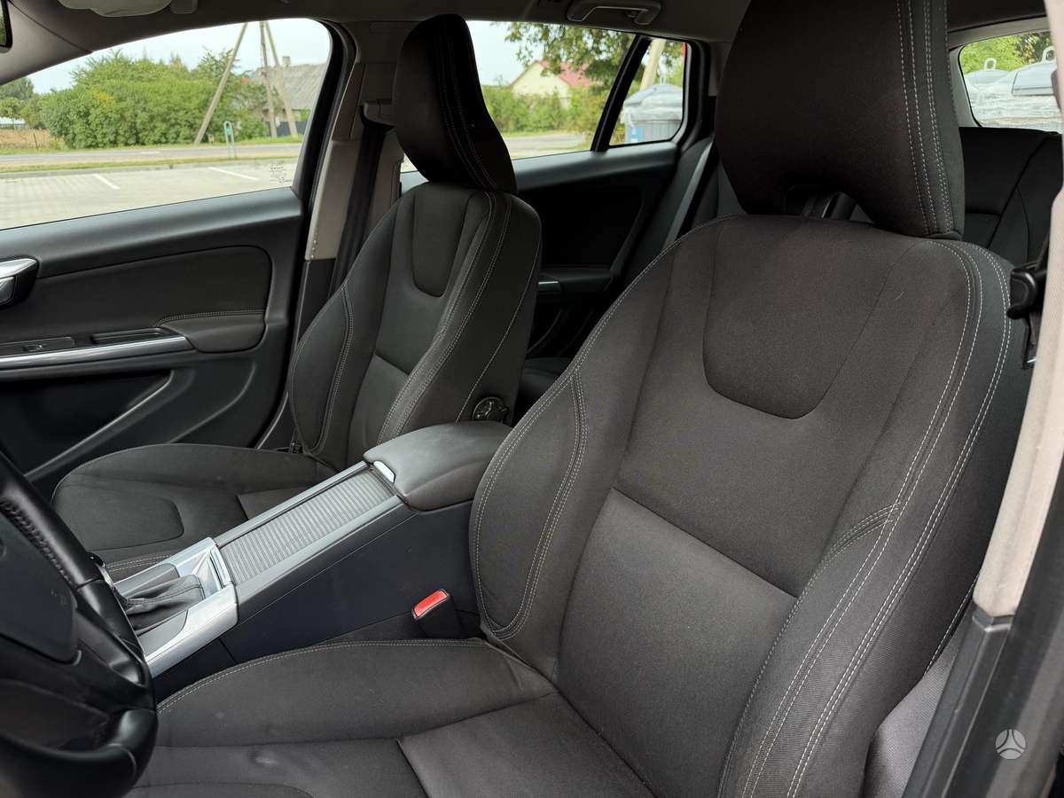Volvo V60 2015 — photo 8