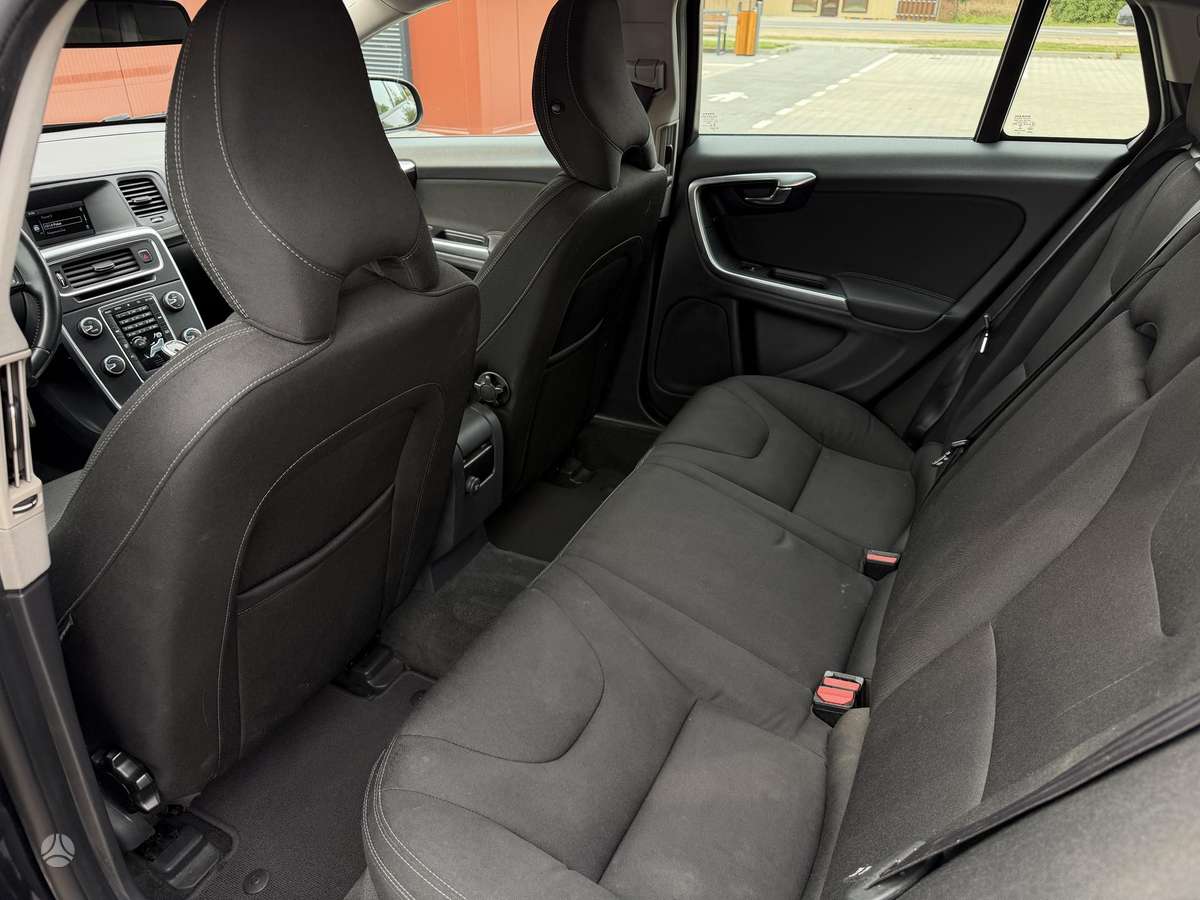 Volvo V60 2015 — photo 9