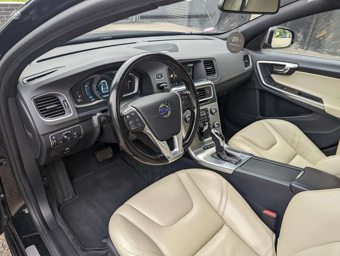 Volvo V60 2014 — photo 11