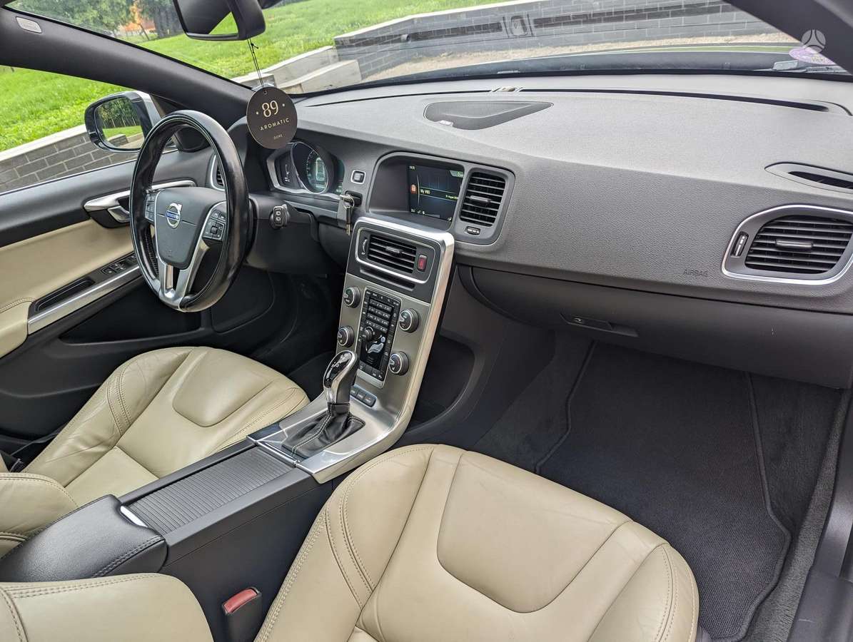 Volvo V60 2014 — photo 12