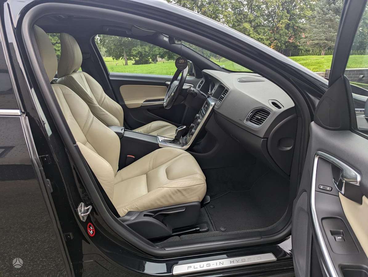 Volvo V60 2014 — photo 13