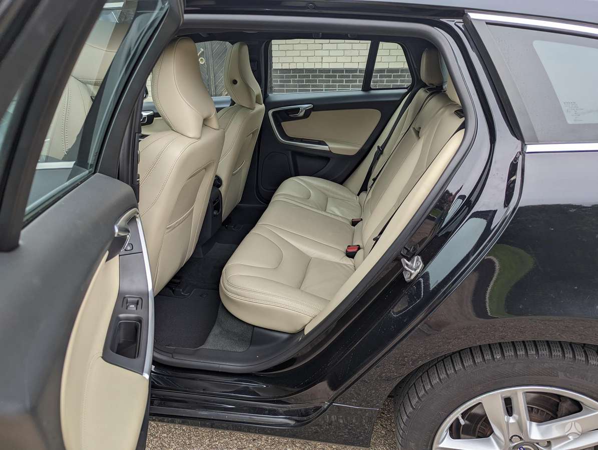 Volvo V60 2014 — photo 15