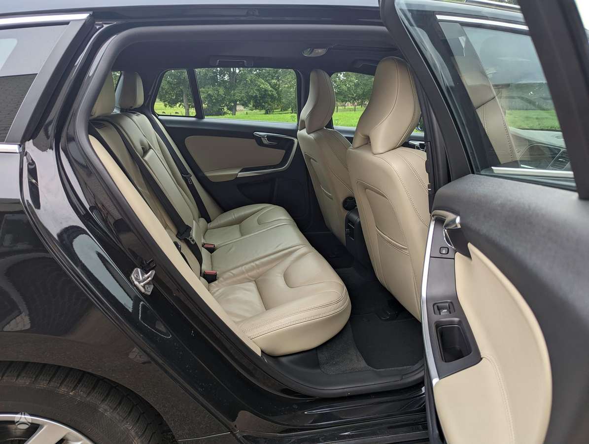 Volvo V60 2014 — photo 16