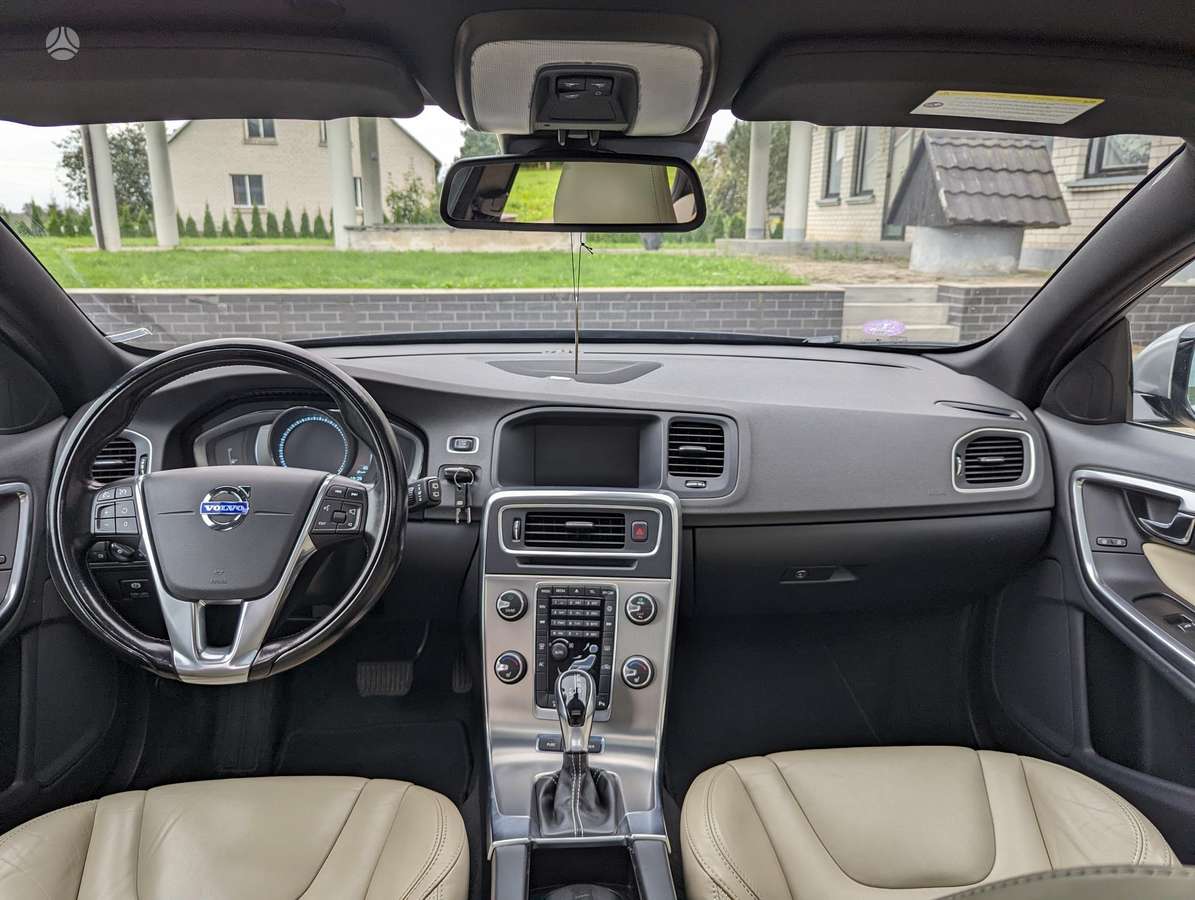 Volvo V60 2014 — photo 17