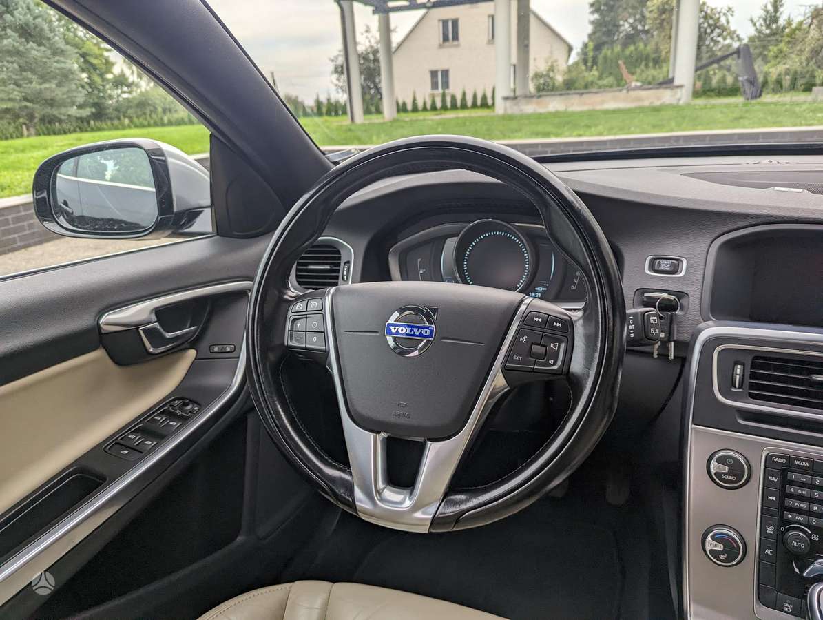 Volvo V60 2014 — photo 18