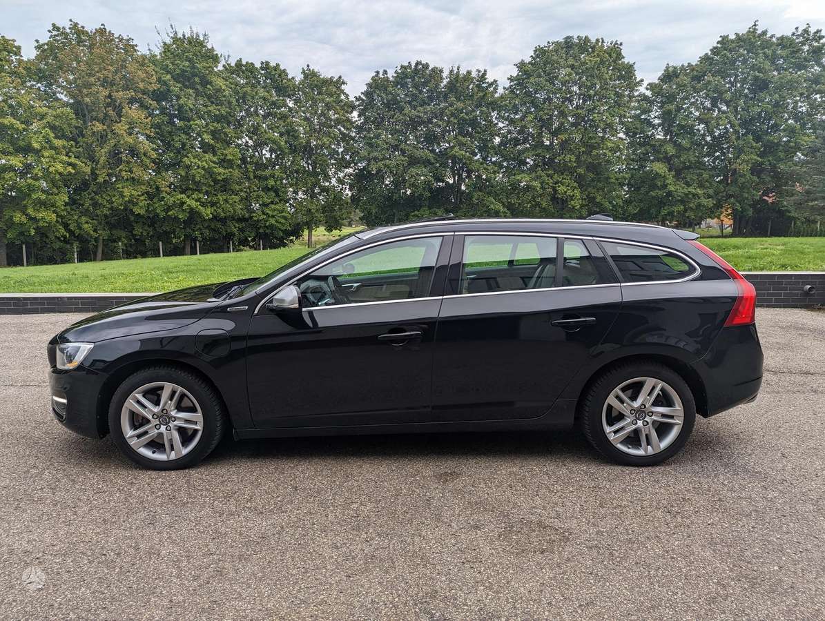 Volvo V60 2014 — rear view