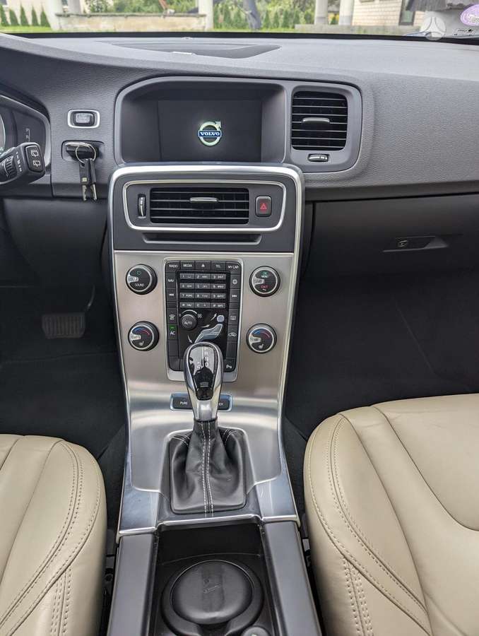 Volvo V60 2014 — photo 20