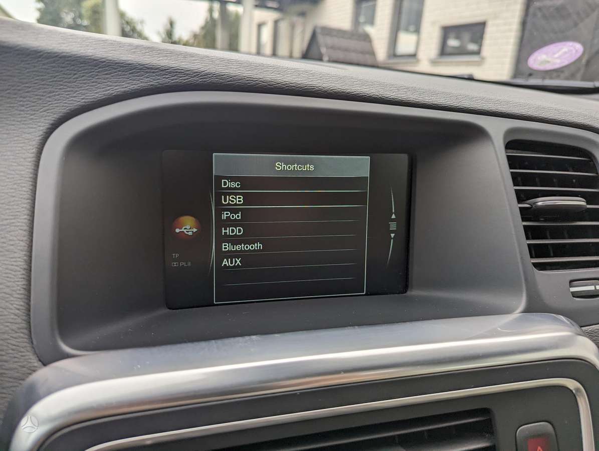 Volvo V60 2014 — photo 22