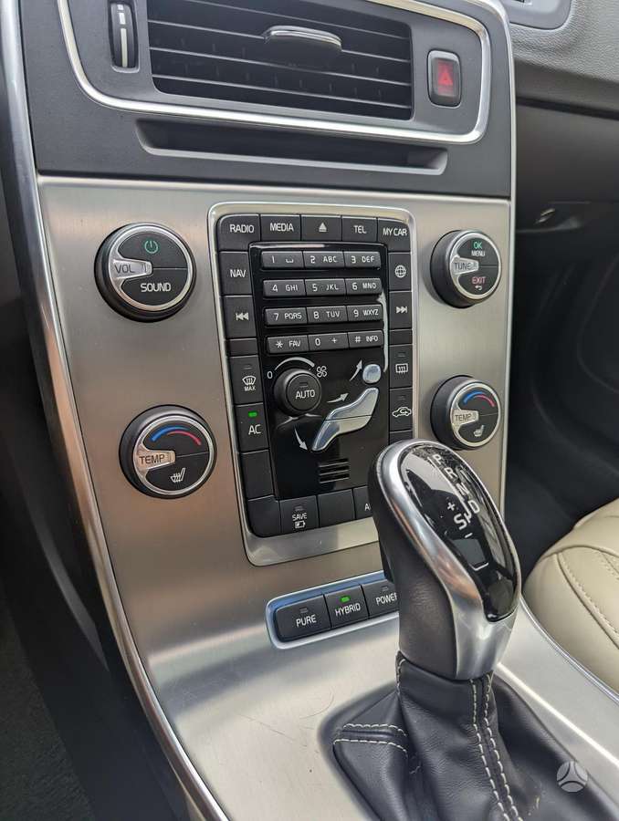 Volvo V60 2014 — photo 25