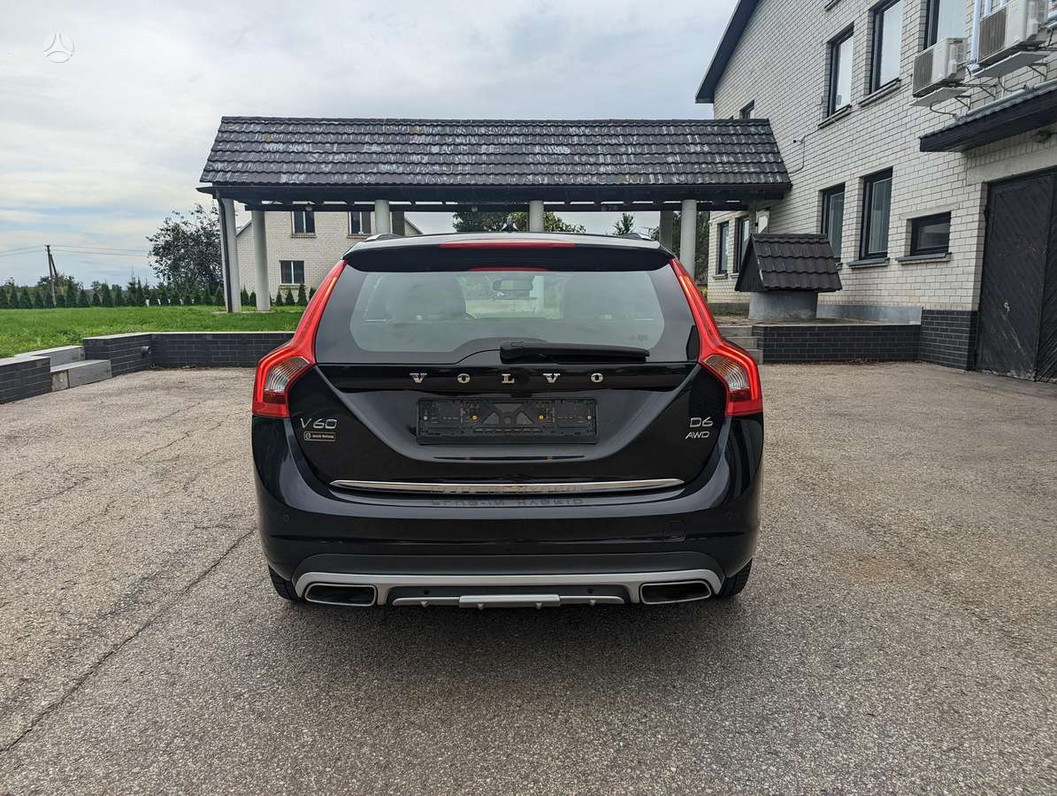Volvo V60 2014 — engine 2400 cm³, 215 HP (158kW)