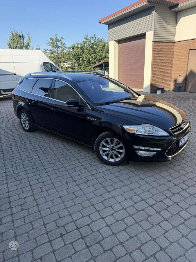 Ford Mondeo 2012 — rear view