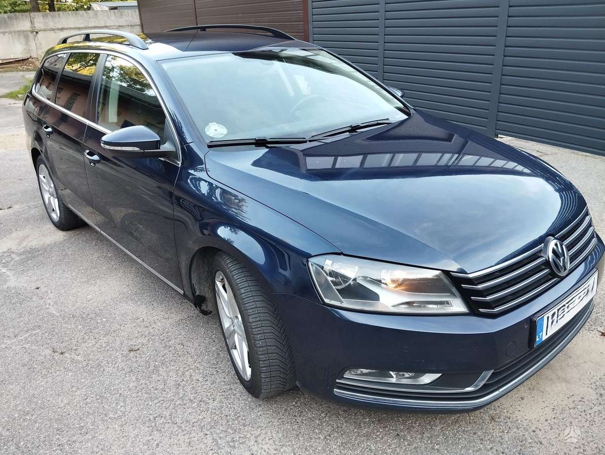 Volkswagen Passat 2013 — вигляд ззаду