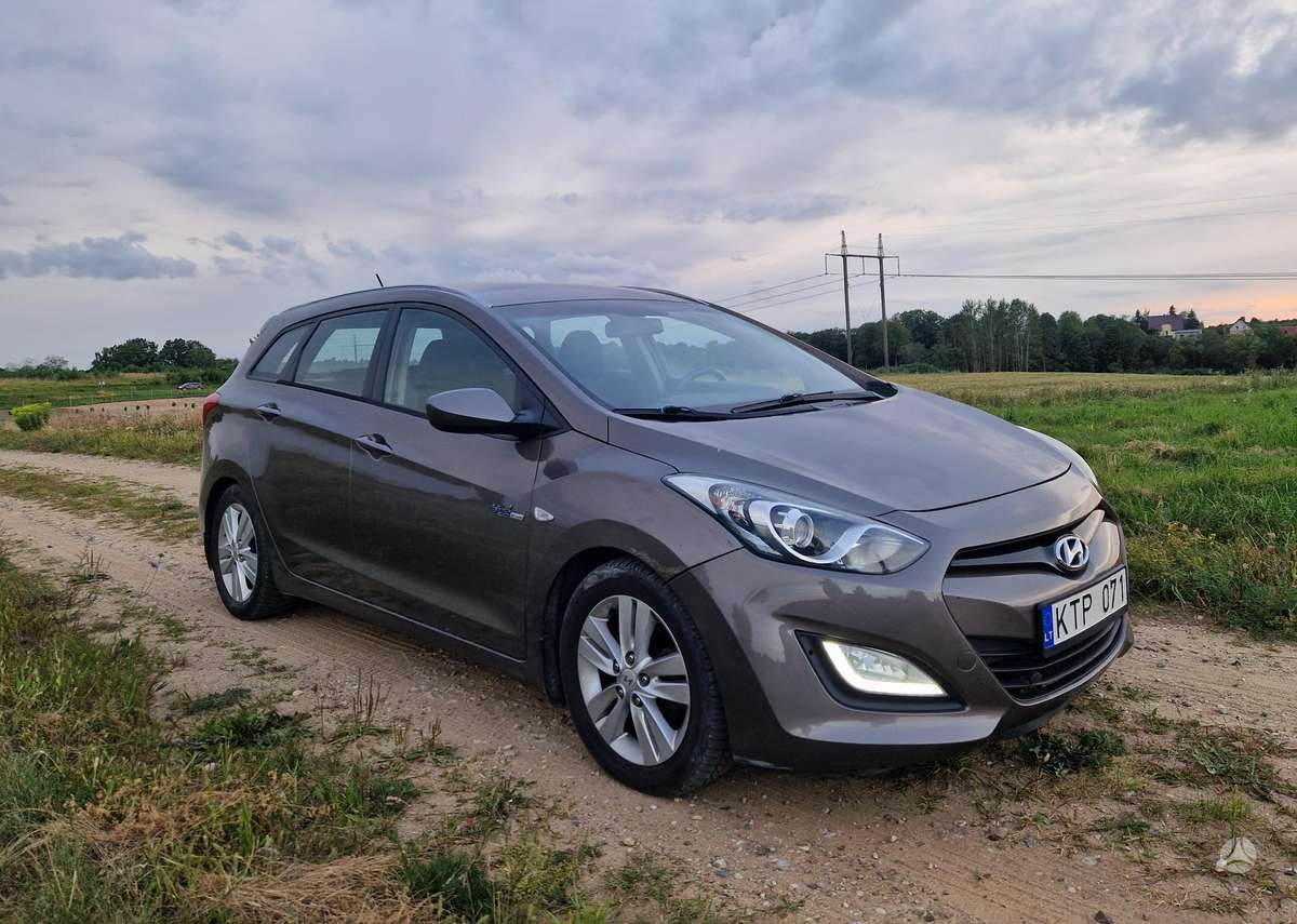 Hyundai i30 2012 — салон