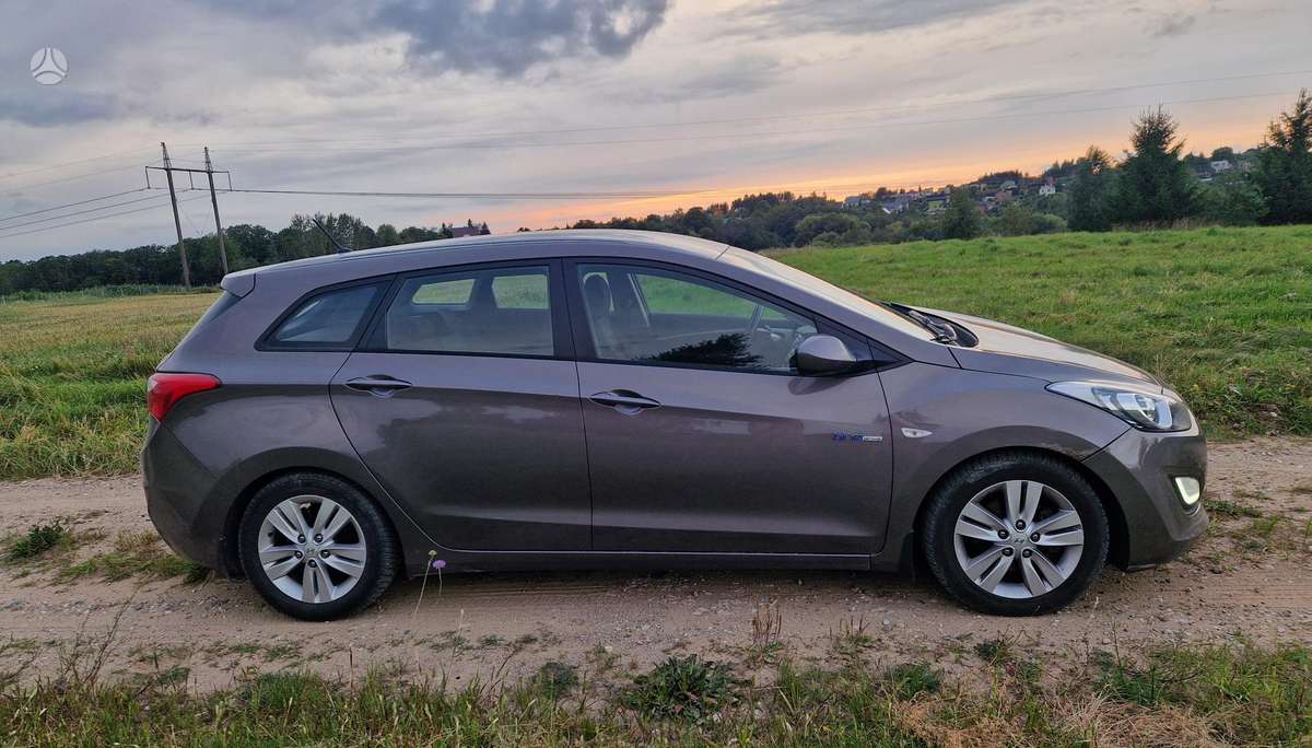 Hyundai i30 2012 — двигун 1396 cm³, 90 HP (66kW)
