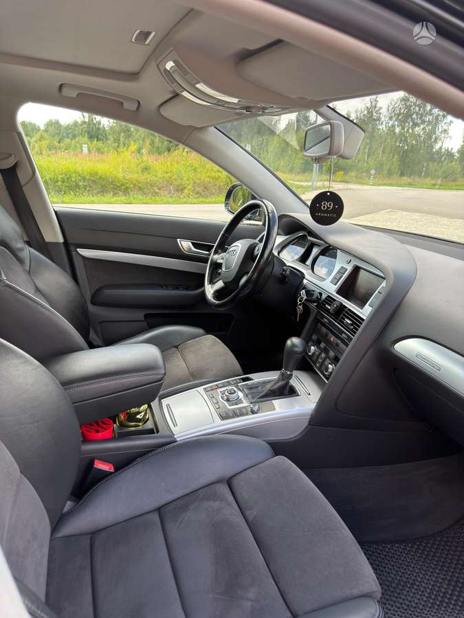 Audi A6 2010 — photo 15