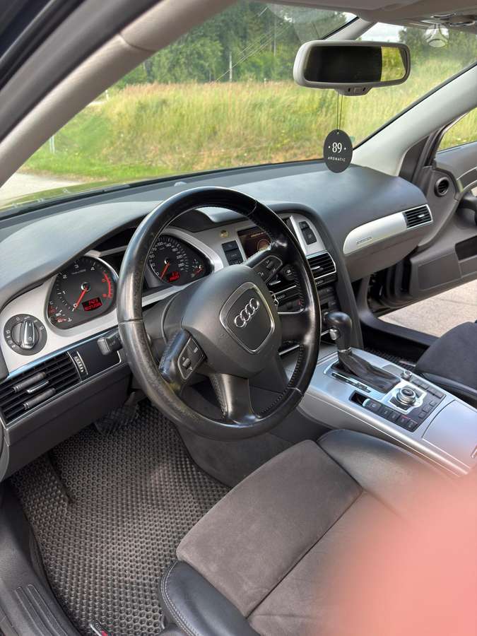 Audi A6 2010 — photo 16
