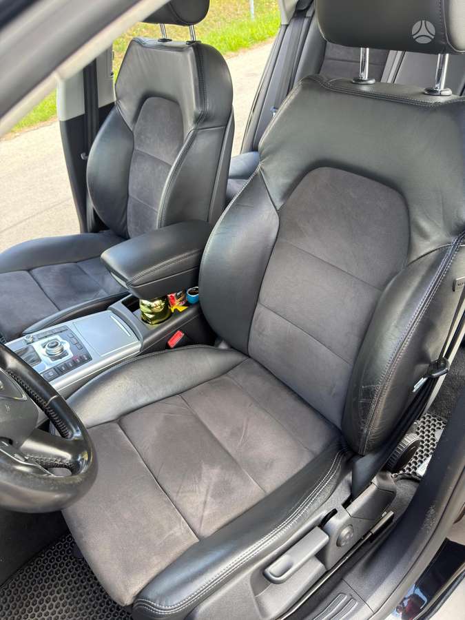 Audi A6 2010 — photo 21