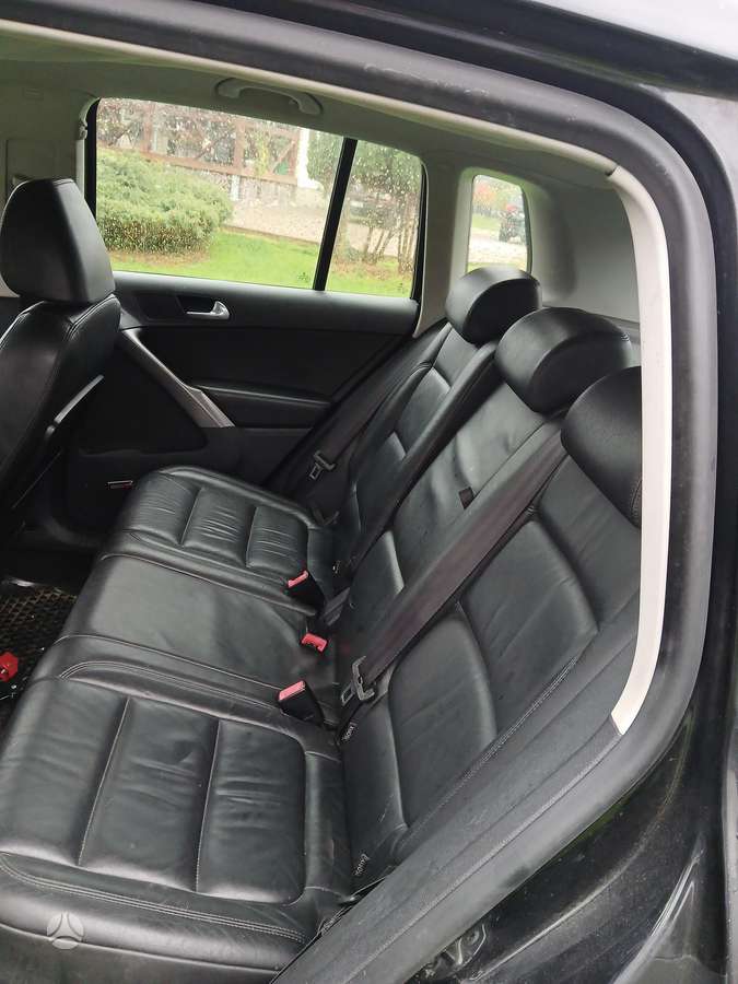 Volkswagen Tiguan 2008 — rear view