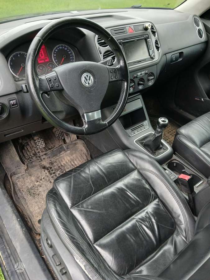 Volkswagen Tiguan 2008 — interior
