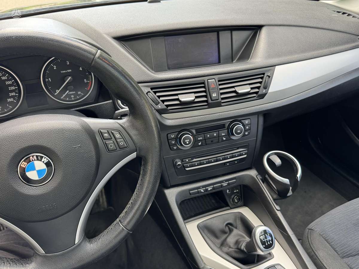 BMW X1 2011 — фото 10