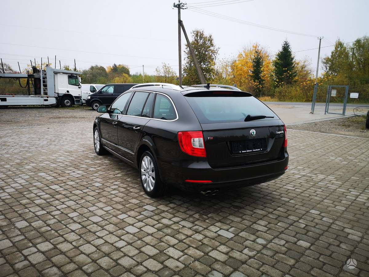 Skoda Superb 2013 — салон
