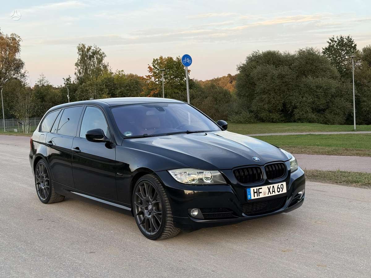 BMW 320 2008 — салон