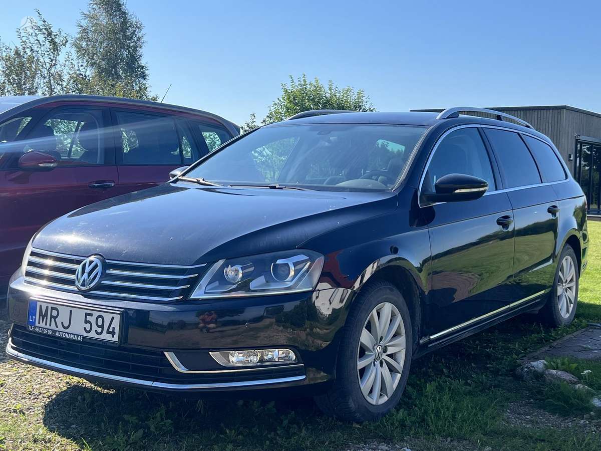 Volkswagen Passat 2011 — салон
