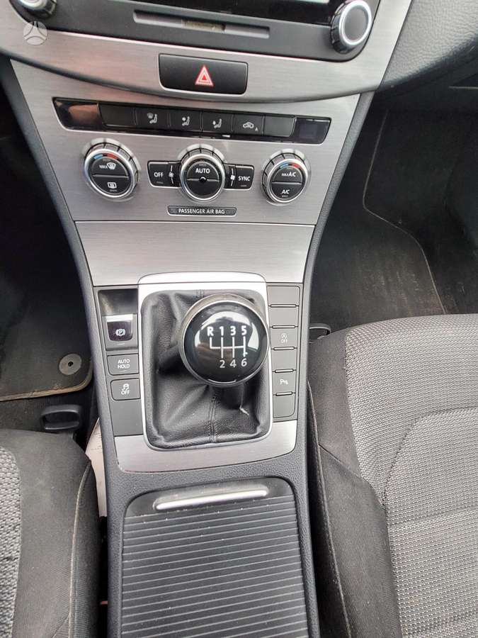 Volkswagen Passat 2014 — photo 17