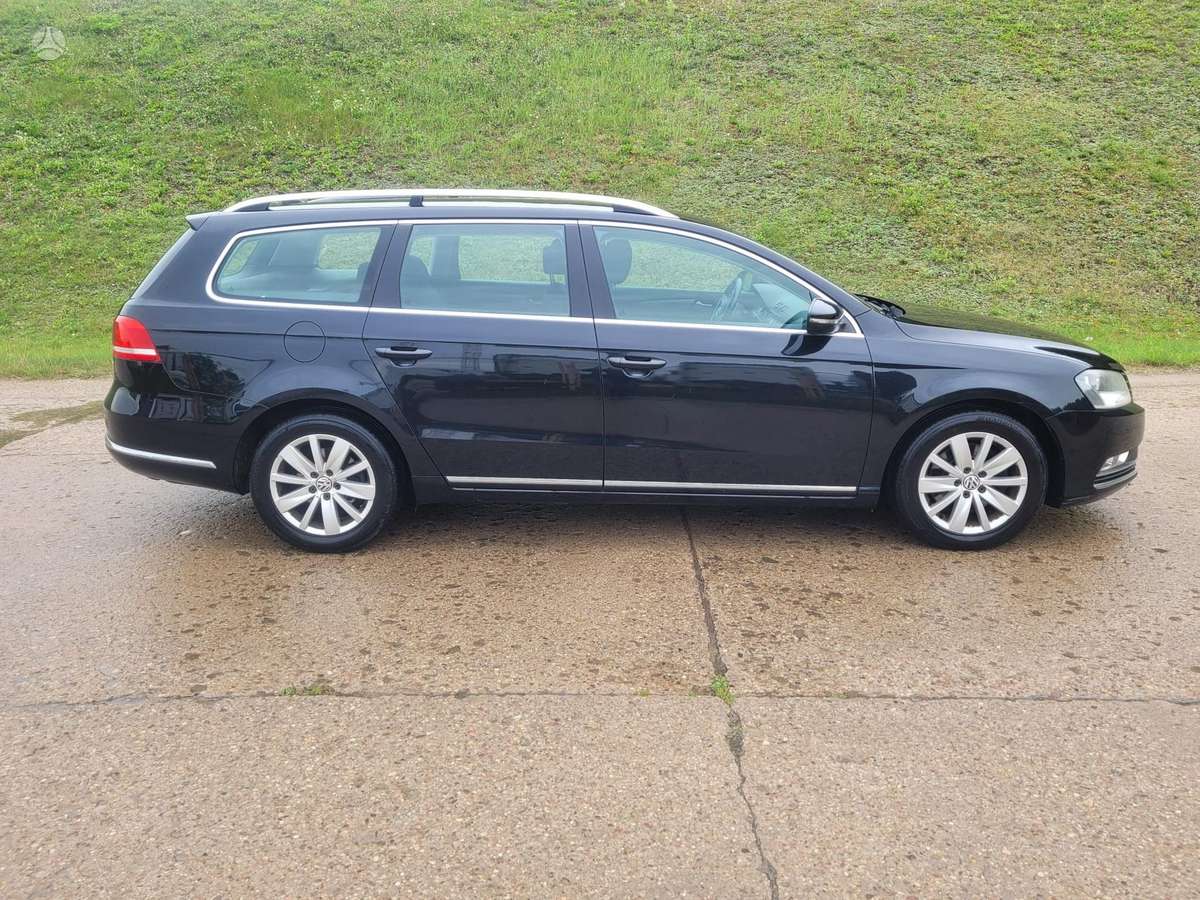 Volkswagen Passat 2014 — rear view