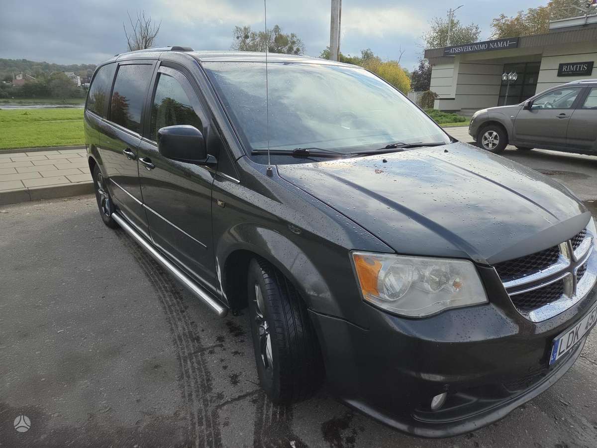 Dodge Grand 2011 — rear view