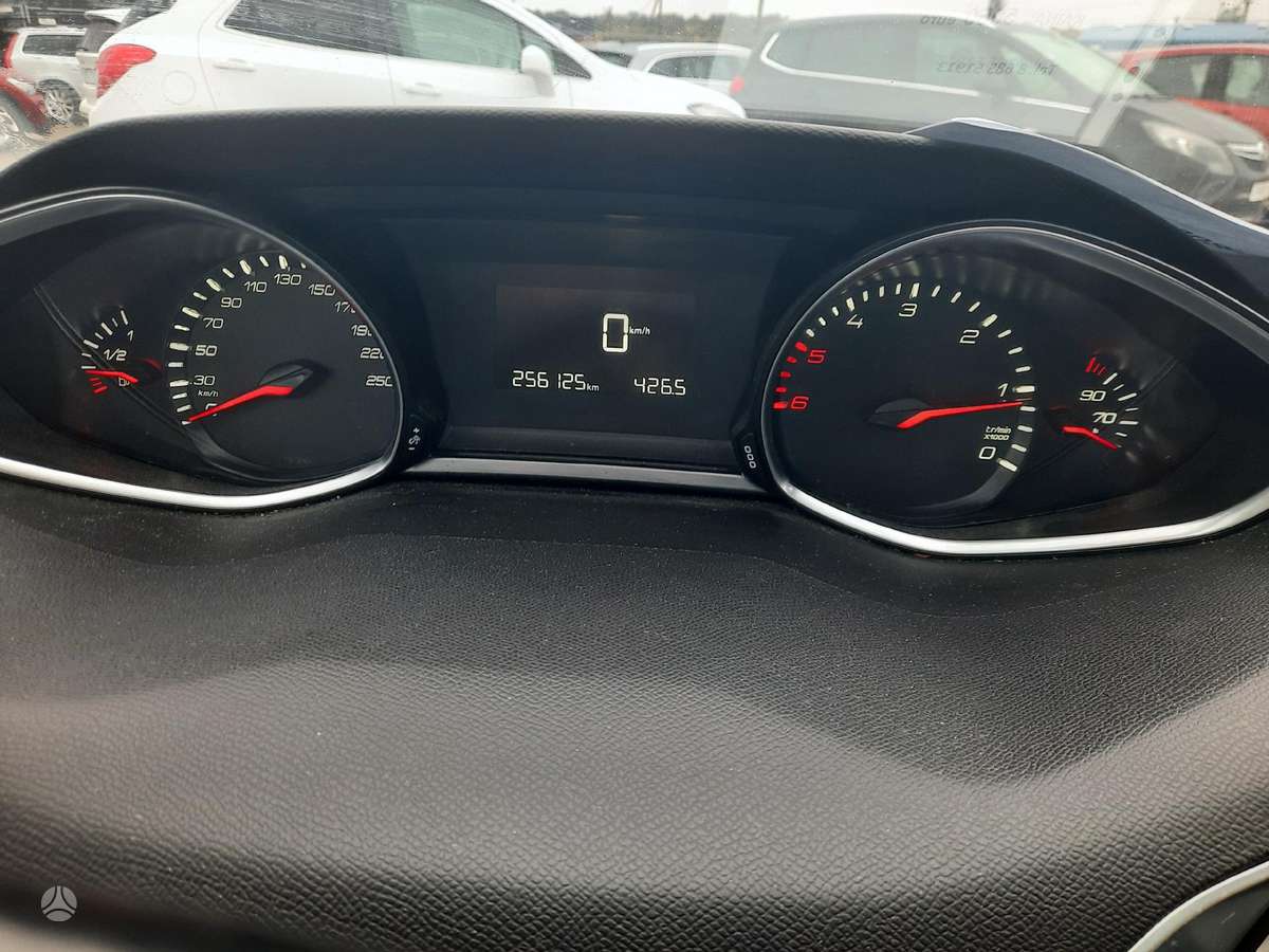 Peugeot 308 2014 — photo 9