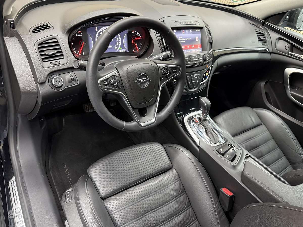 Opel Insignia 2015 — вигляд ззаду