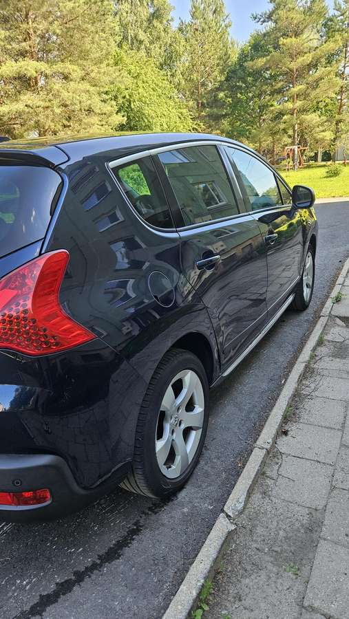 Peugeot 3008 2010 — interior
