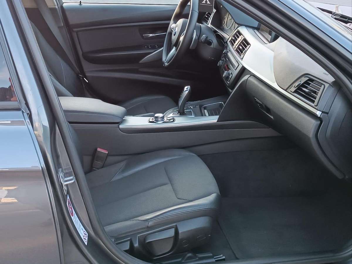 BMW 320 2012 — photo 16