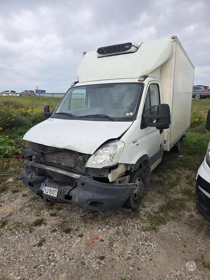 Iveco Daily 2012 — rear view