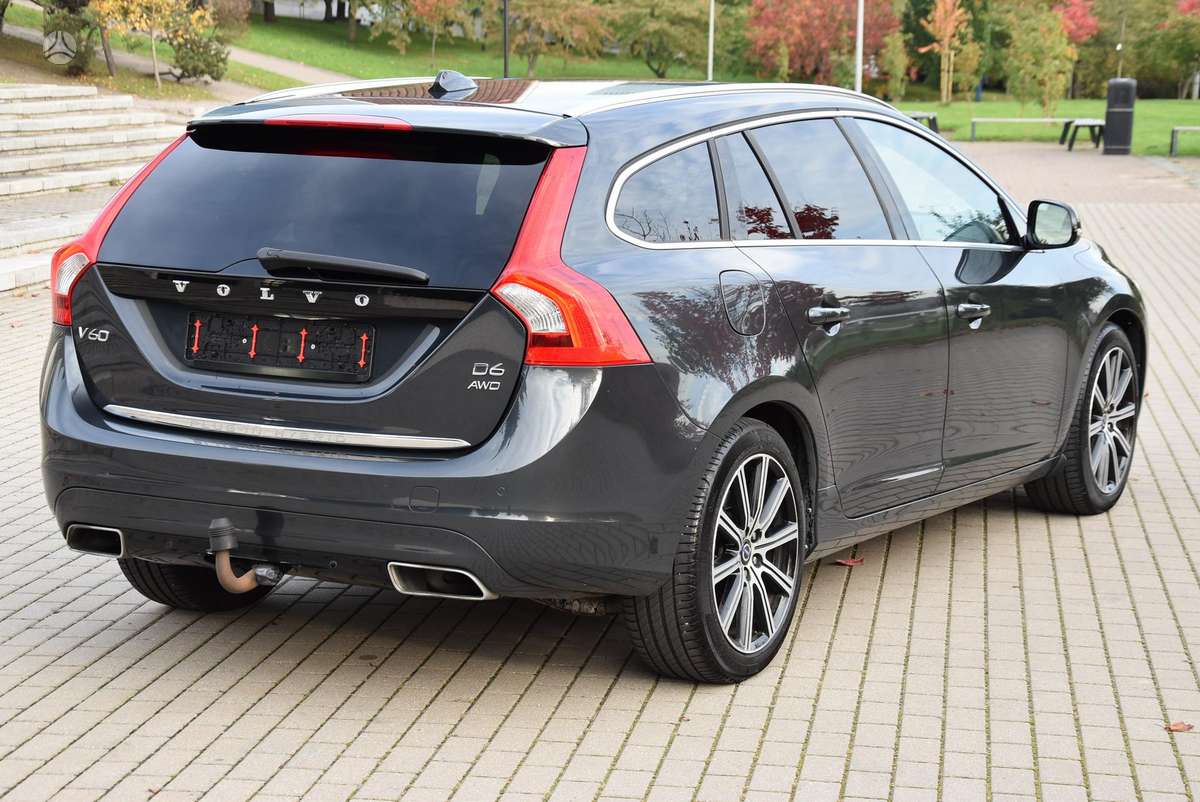 Volvo V60 2014 — вигляд ззаду