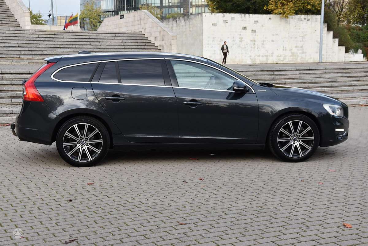 Volvo V60 2014 — салон