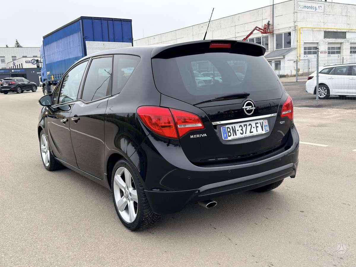 Opel Meriva 2011 — photo 11